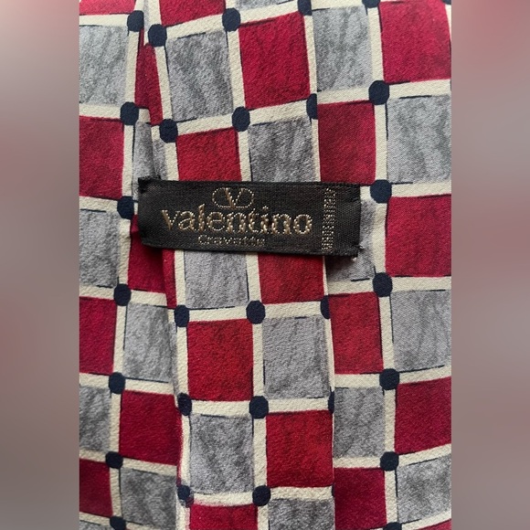 - Valentino Cravatte Silk Red and Grey Geometric Tie, with dust bag - Picture 4 of 12